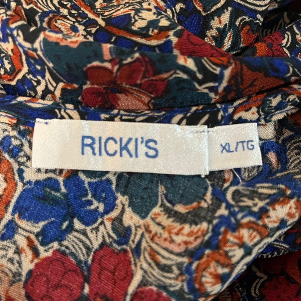 Woman’s Ricki’s blouse - Picture 3 of 4